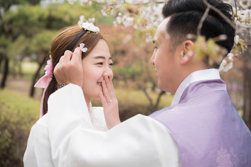 Korea Outdoor Hanbok Photoshoot And Surprise Proposal At Namsangol Hanok Village  by Jongjin  on OneThreeOneFour 3