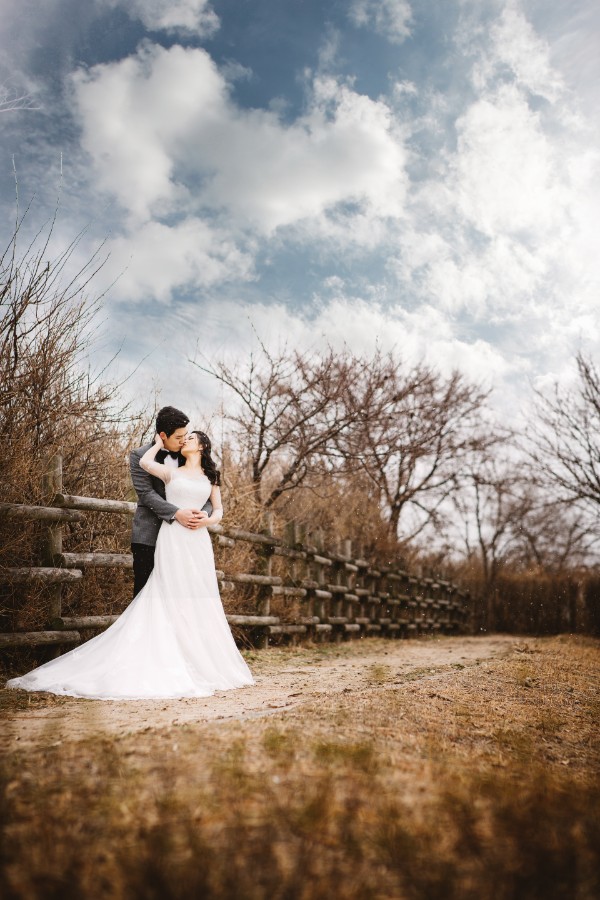 LL&ZY: Magical pre-wedding in Seoul at Haneul Park, National Folk Museum and Samcheong-dong by Junghoon on OneThreeOneFour 0