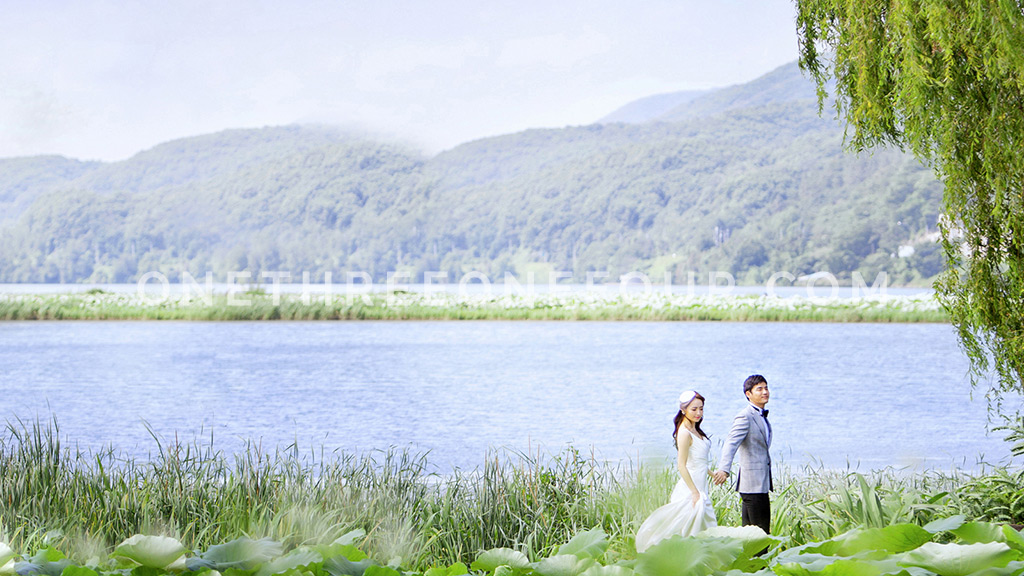 Korean Wedding Photos: Outdoor by SUM Studio on OneThreeOneFour 18