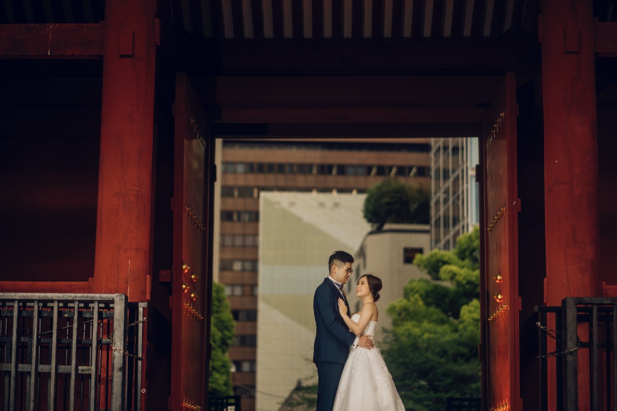 Tokyo Pre-Wedding Photoshoot At Shiba Park And Tokyo Station  by Lenham on OneThreeOneFour 4