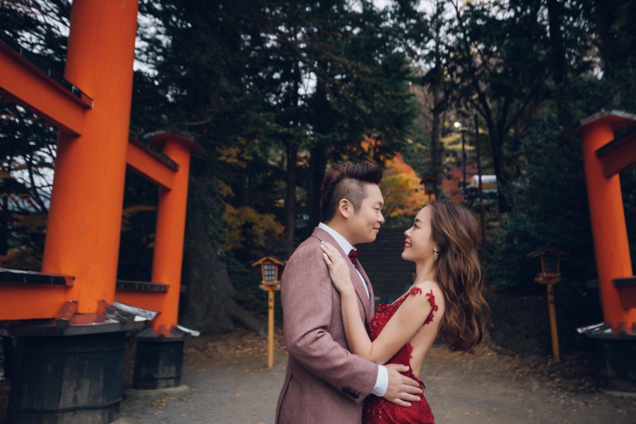 J&J: Tokyo Autumn Pre-Wedding Photoshoot by Lenham on OneThreeOneFour 23