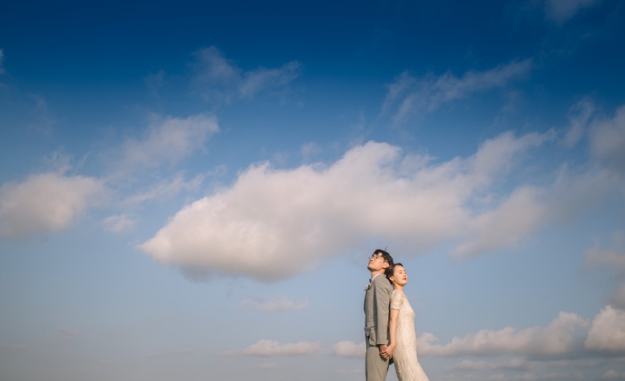 Korea Outdoor Pre-Wedding Photoshoot At Jeju Island with Buckwheat Flower and Hydrangea by Geunjoo on OneThreeOneFour 2