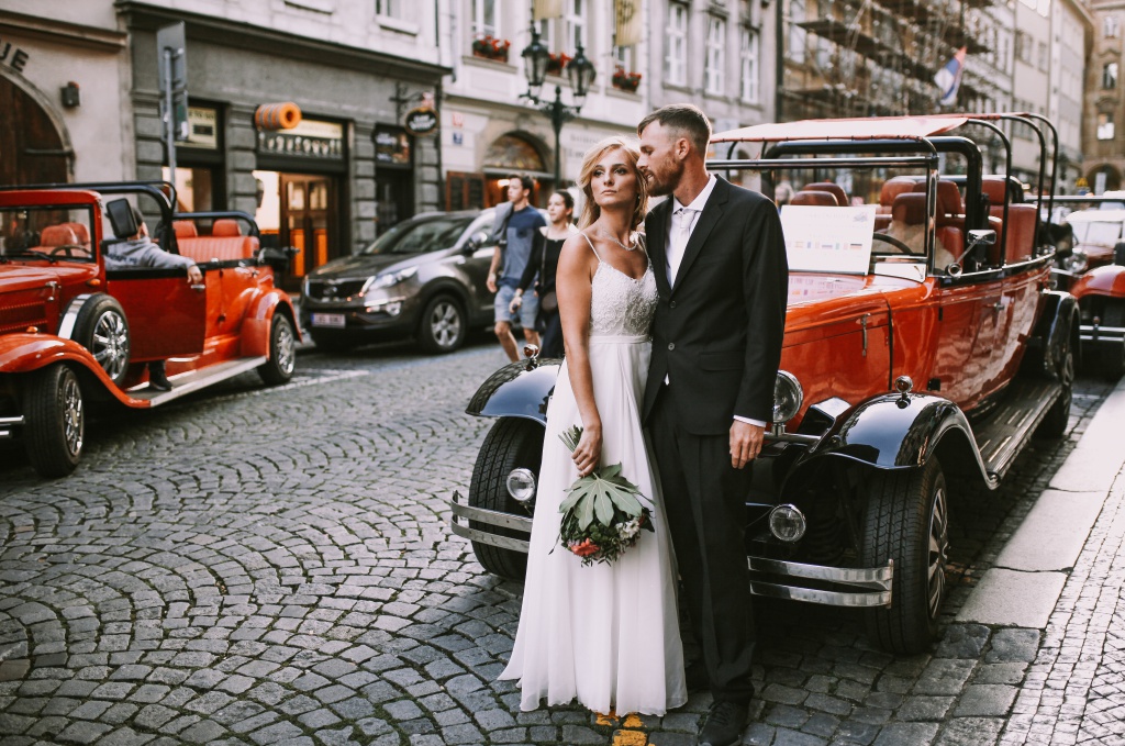 Prague Pre-Wedding Photoshoot At Charles Bridge  by Vickie on OneThreeOneFour 15