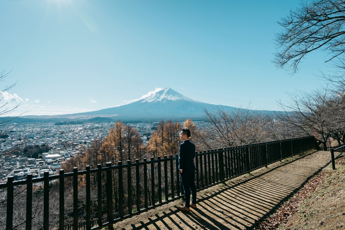 Tokyo Pre-Wedding Photoshoot with Chureito Pagoda, Lake Kawaguchiko, and Lawson Mt. Fuji by Dahe on OneThreeOneFour 5