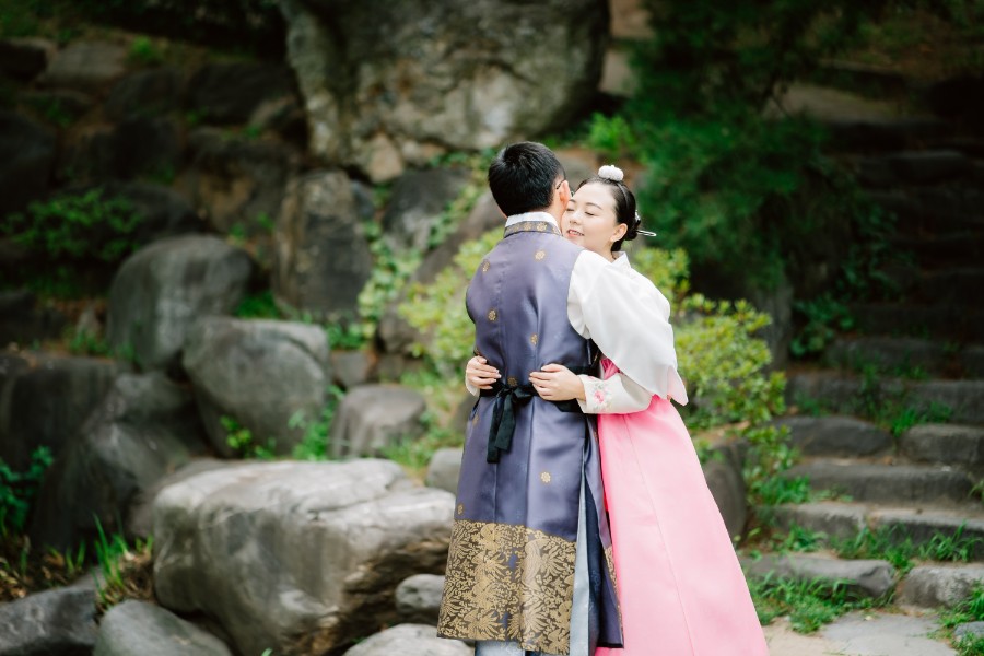 J&T: Namsangol Hanok Village hanbok pre-weddding photoshoot by Jungyeol on OneThreeOneFour 3