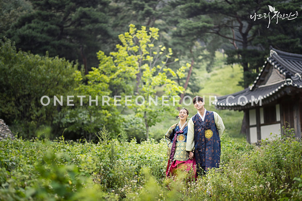 Korean Studio Pre-Wedding Photography: Hanbok by Nadri Studio on OneThreeOneFour 2