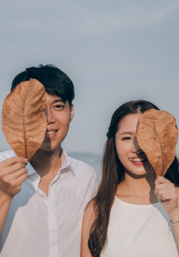 Singapore Casual Pre-Wedding Photoshoot At Neighbourhood Playground And Beach