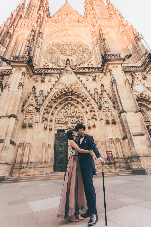 Czech Republic Prague Prewedding photoshoot at Old Town Square by Nika on OneThreeOneFour 1