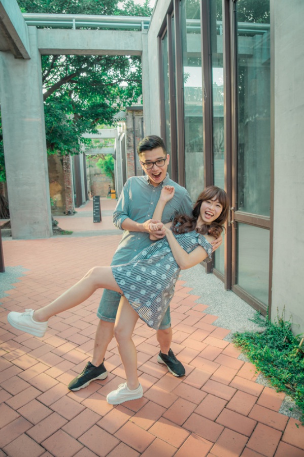 Taiwan Casual Couple Photoshoot At The Harbour And Shopping Street  by Star  on OneThreeOneFour 19