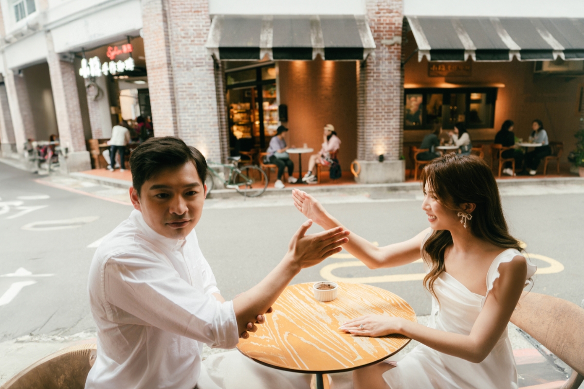 Taiwan Pre-Wedding Photoshoot Dadaocheng Golden Waterfall Jiufen Night Shoot Indoor Studio by OneThreeOneFour on OneThreeOneFour 24