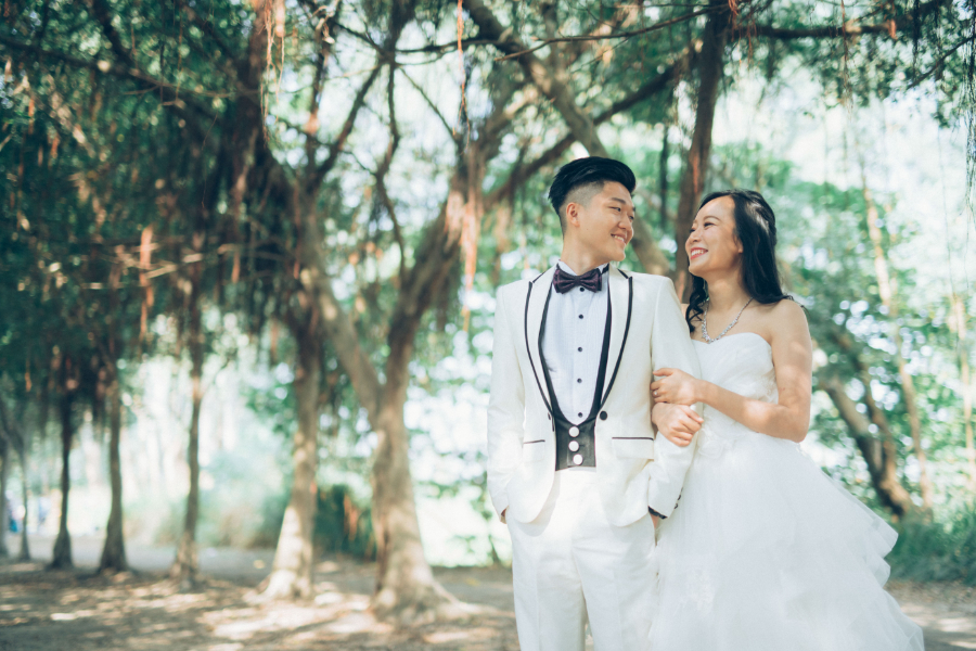 Hong Kong Outdoor Pre-Wedding Photoshoot At The Peak, Nam Sang Wai, Central by Felix on OneThreeOneFour 2