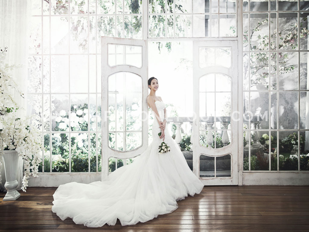Brown | Korean Pre-Wedding Photography by Pium Studio on OneThreeOneFour 34