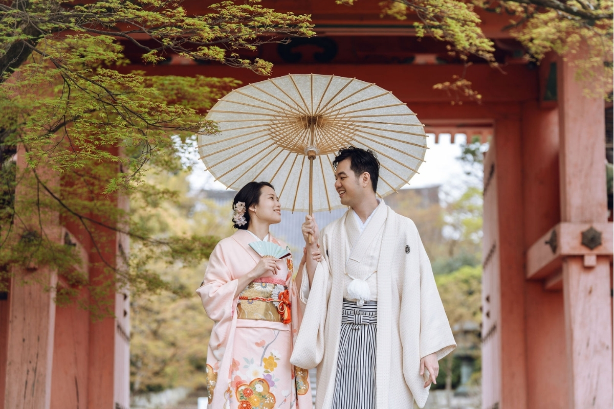 Kyoto Pre-Wedding Photoshoot with Shinnyodo Temple, Arashiyama by Kinosaki on OneThreeOneFour 6