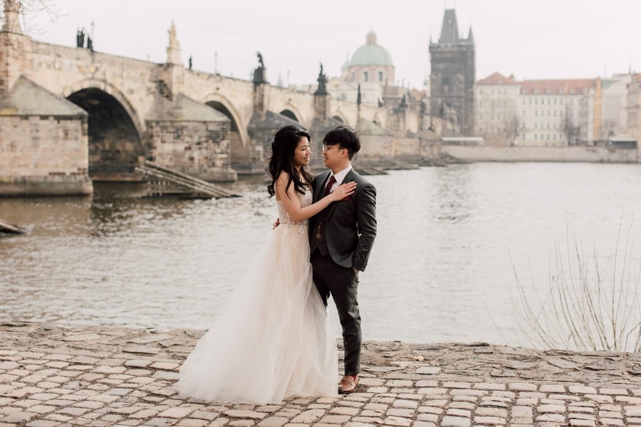 J&J: Prague Pre-wedding Photoshoot by Nika on OneThreeOneFour 19