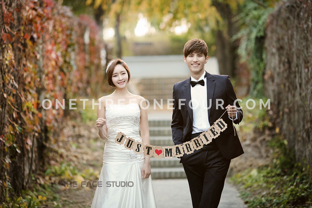 [AUTUMN] Korean Studio Pre-Wedding Photography: Seonyudo Park (선유도 공원)  (Outdoor) by The Face Studio on OneThreeOneFour 15