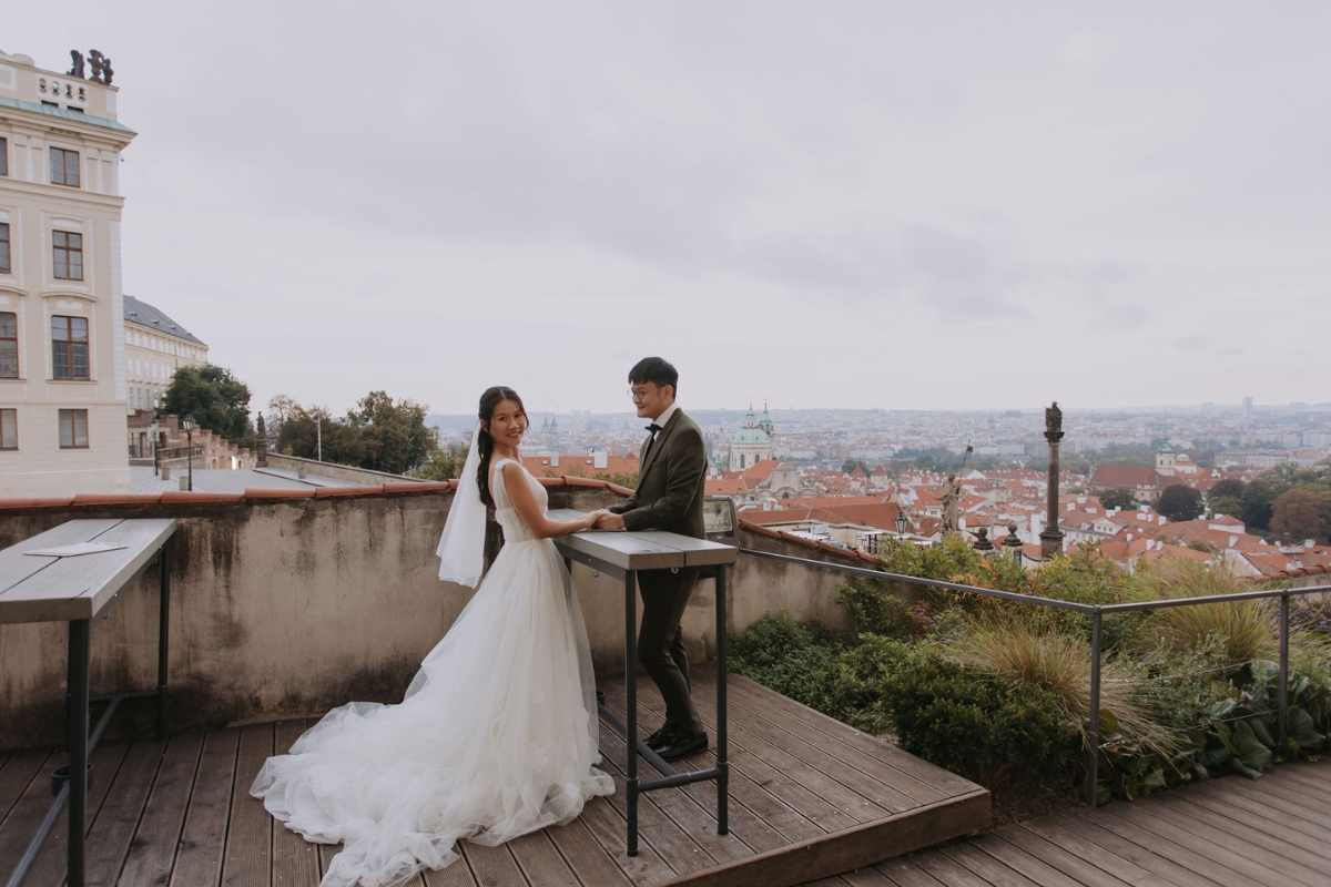 Prague Pre-Wedding Photoshoot with Old Town Square, Astronomical Clock, Charles Bridge and St Vitus Cathedral by Nika on OneThreeOneFour 18