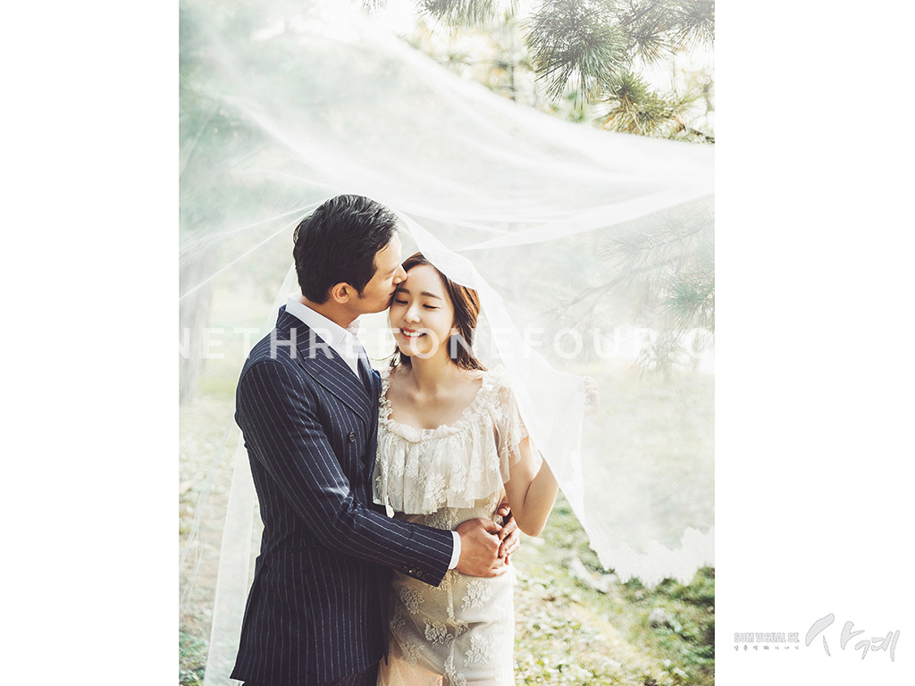 Korean Wedding Photos: Outdoor by SUM Studio on OneThreeOneFour 13