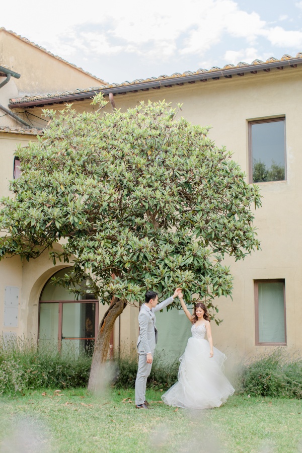Italy Tuscany Prewedding Photoshoot at San Quirico d'Orcia  by Katie on OneThreeOneFour 9