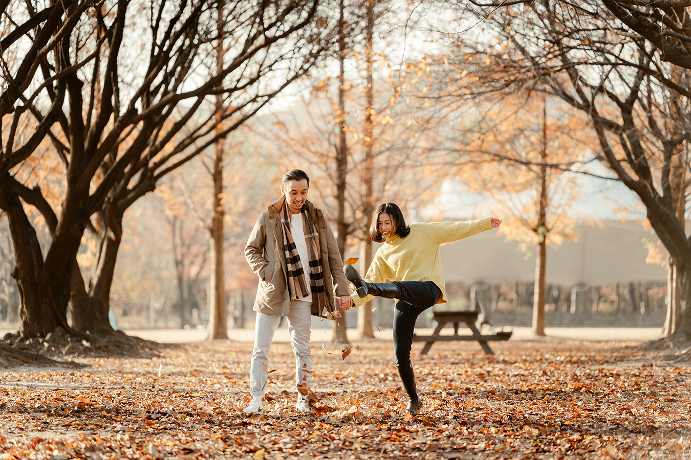 Korea Autumn Casual Couple Photoshoot At Seoul Forest by Jungyeol on OneThreeOneFour 10