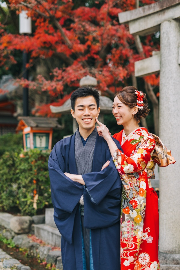 Japan Kyoto Autumn Higashiyama Kimono Prewedding Photoshoot by Shu Hao on OneThreeOneFour 6