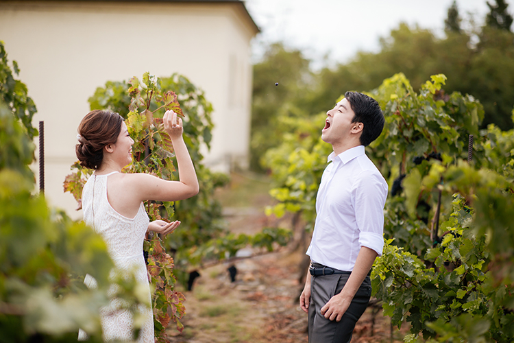 prague wedding photoshoot Troja Vineyard