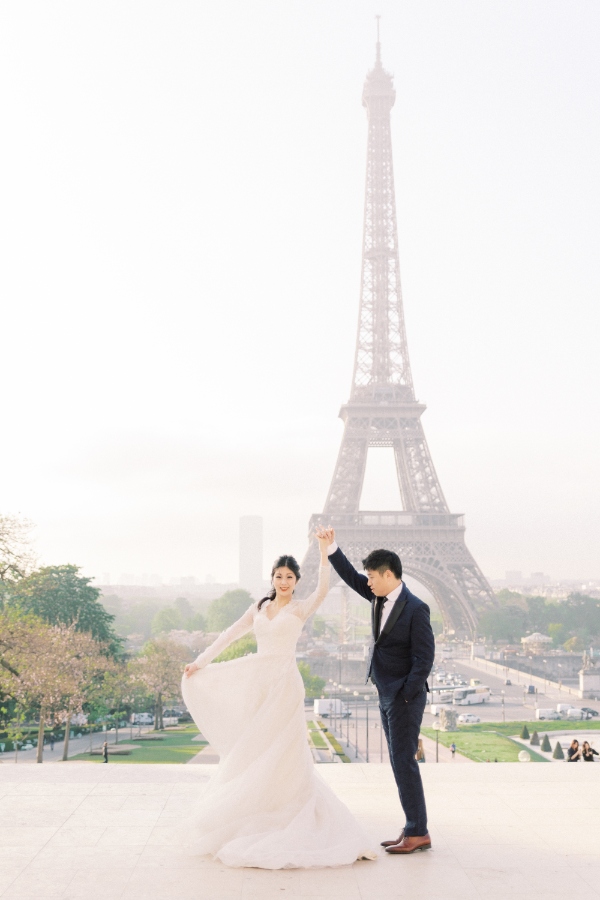 M&Y: Paris Pre-wedding Photoshoot at Pont des Arts and Luxembourg Gardens by Celine on OneThreeOneFour 2