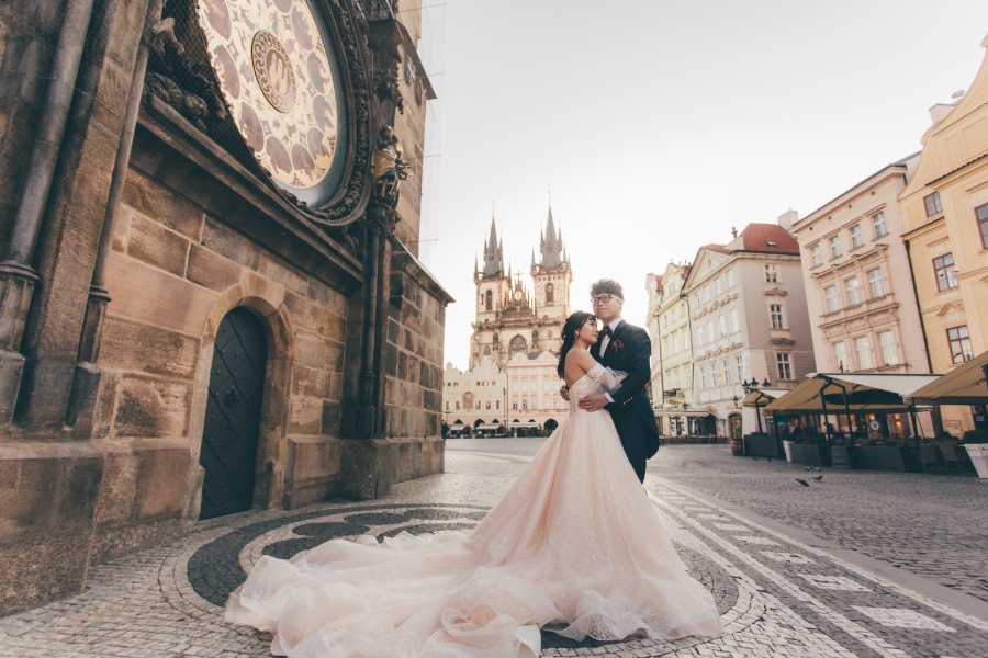 Czech Republic Prague Prewedding photoshoot at Old Town Square by Nika on OneThreeOneFour 17