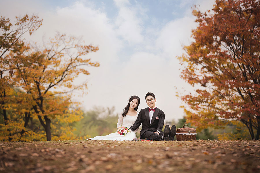Korea Autumn Pre-Wedding Photoshoot At Seonyudo Park And Hanuel Park  by Junghoon  on OneThreeOneFour 3