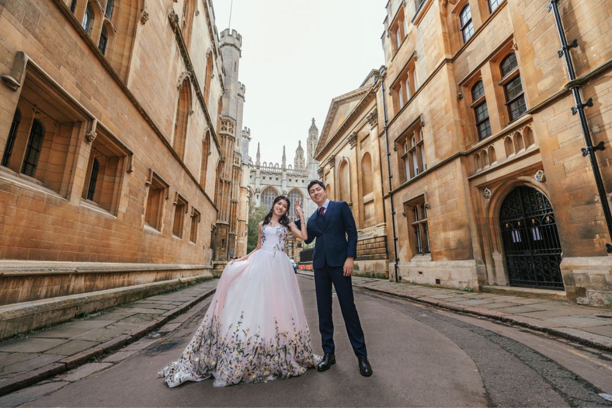 倫敦婚纱拍攝 - 在三一學院、參議院大廈和菲茨比利斯烘焙坊 by Dom on OneThreeOneFour 23