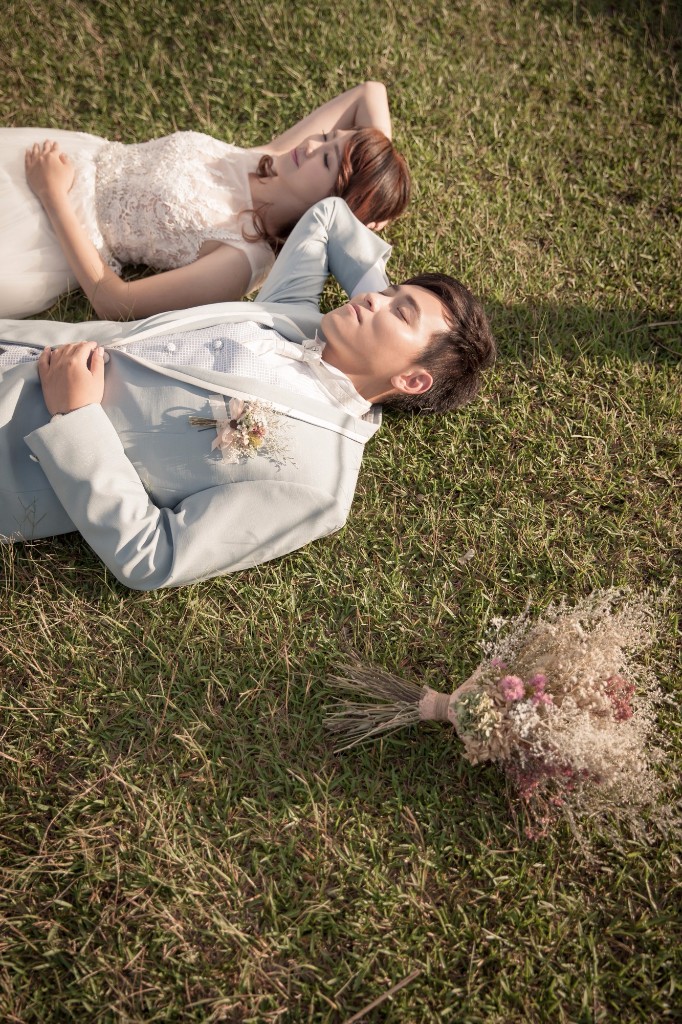 Pre-wedding Photoshoot in the Grasslands & Beaches, Taiwan | Bella ...
