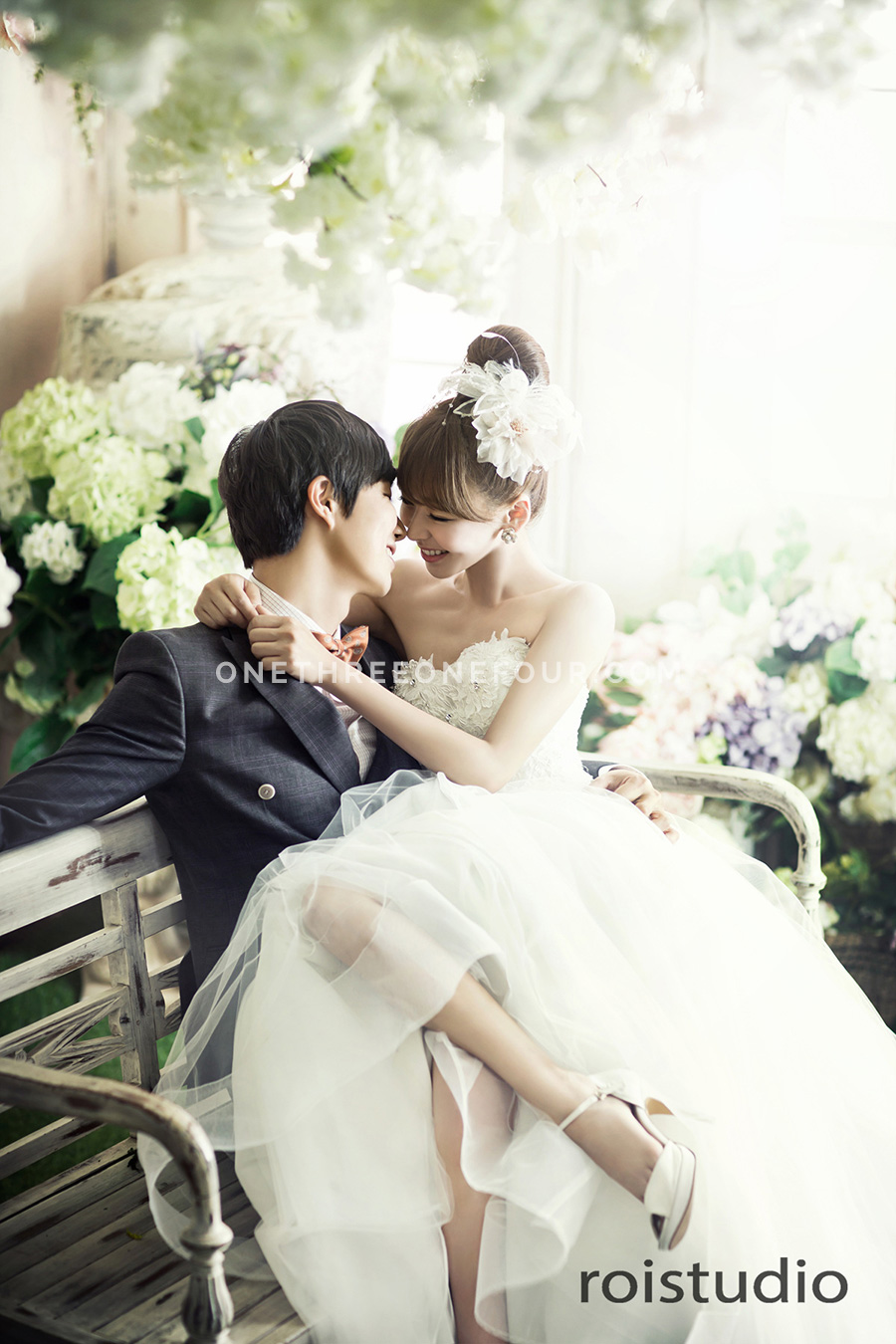 Korean Wedding Studio Photography: Floral Set by Roi Studio on OneThreeOneFour 0