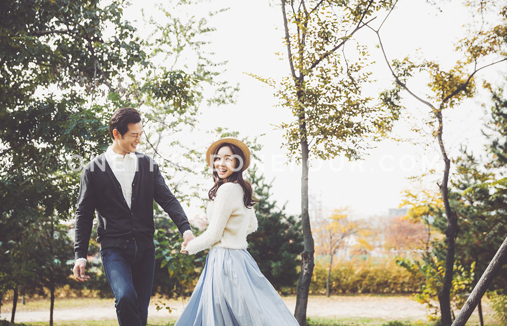 Korean Wedding Photos: Outdoor by SUM Studio on OneThreeOneFour 9