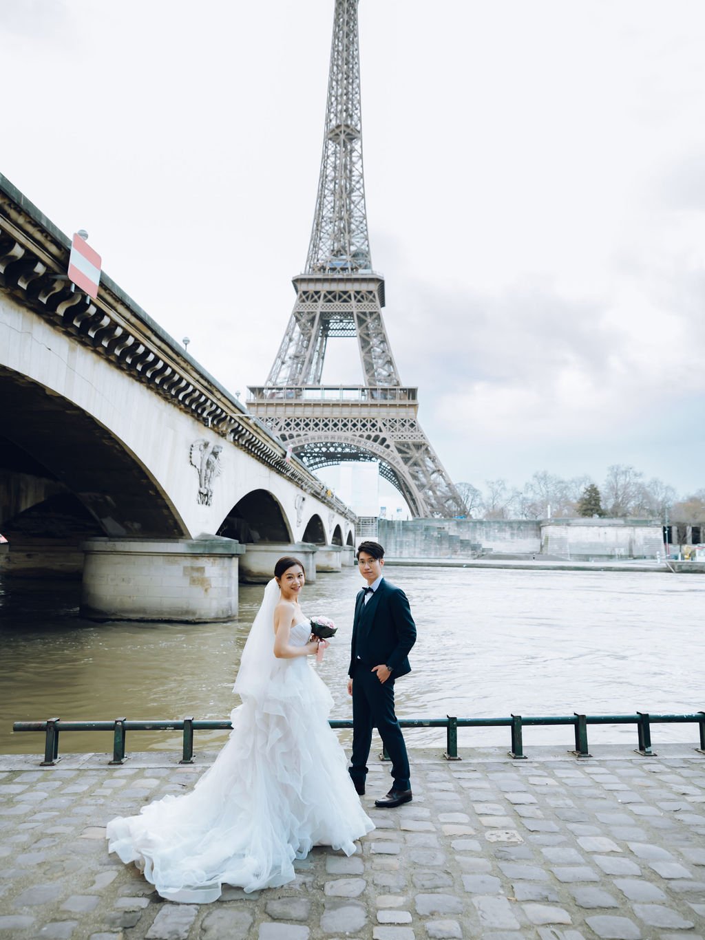 Paris prewedding photoshoot at Palace Du Trocadero, Seine River, Petite Palais, Pont Alexandre, Tuileries Garden & Lourve Museum by Arnel on OneThreeOneFour 11