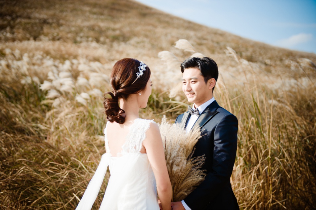 Korea Jeju Island Pre-Wedding Photoshoot With Silver Grass During Autumn  by Ray on OneThreeOneFour 6