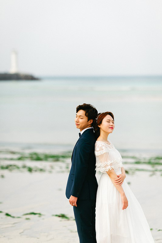 Korea Outdoor Pre-Wedding Photoshoot At Jeju Island with Buckwheat Flowers  by Gamsung   on OneThreeOneFour 14