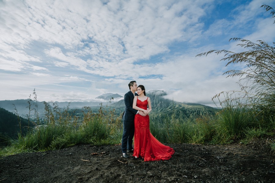 L&J: Whimsical Pre-wedding Photoshoot in Bali by Julie on OneThreeOneFour 14