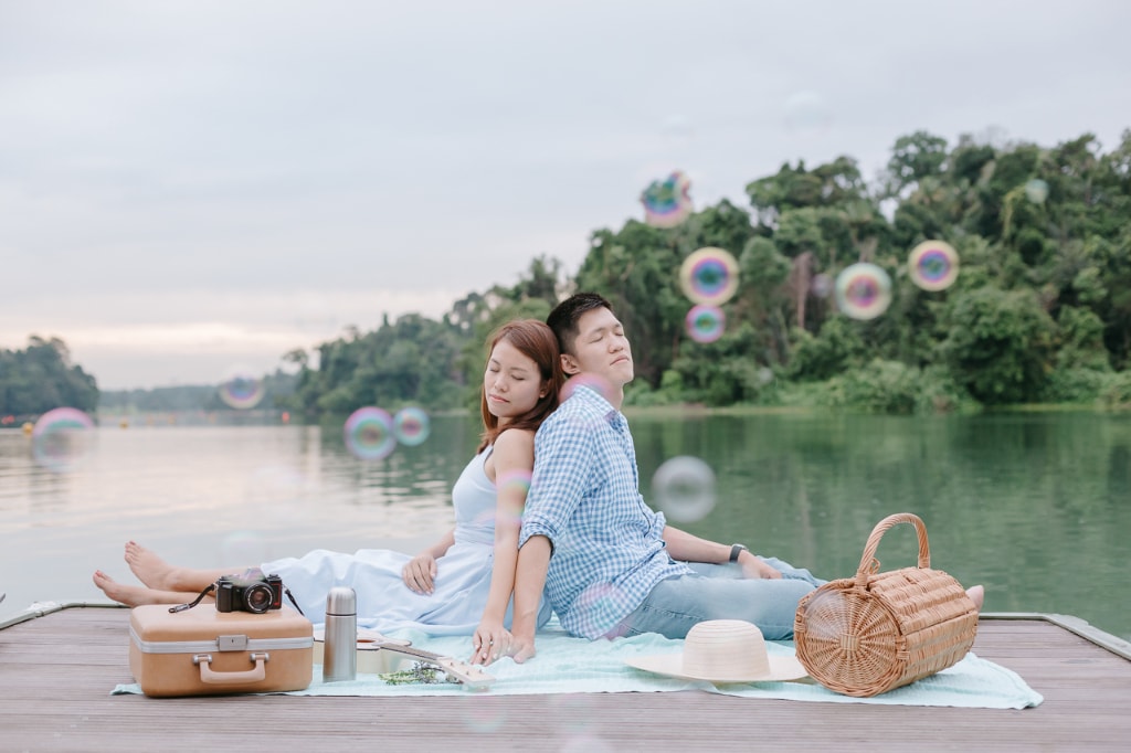 singapore engagement photoshoot at macritchie park