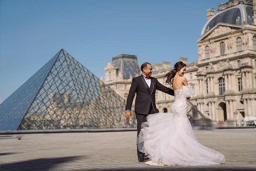Paris Pre-Wedding Photoshoot with Eiﬀel Tower, Louvre Museum & Arc de Triomphe by Vin on OneThreeOneFour 22