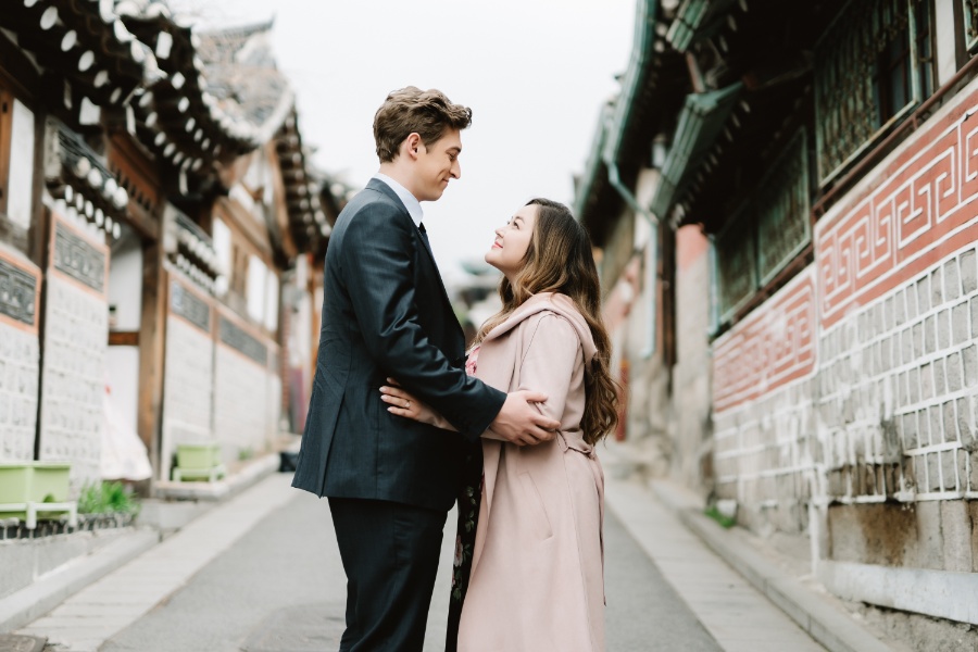 T&S: US Couple's Casual Photoshoot in Korea at National Folk Museum and Bukchon Hanok Village by Jungyeol on OneThreeOneFour 9