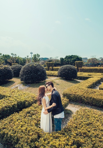 Taiwan Pre-Wedding Photograher: Garden And Cafe Theme Pre-Wedding Photoshoot 