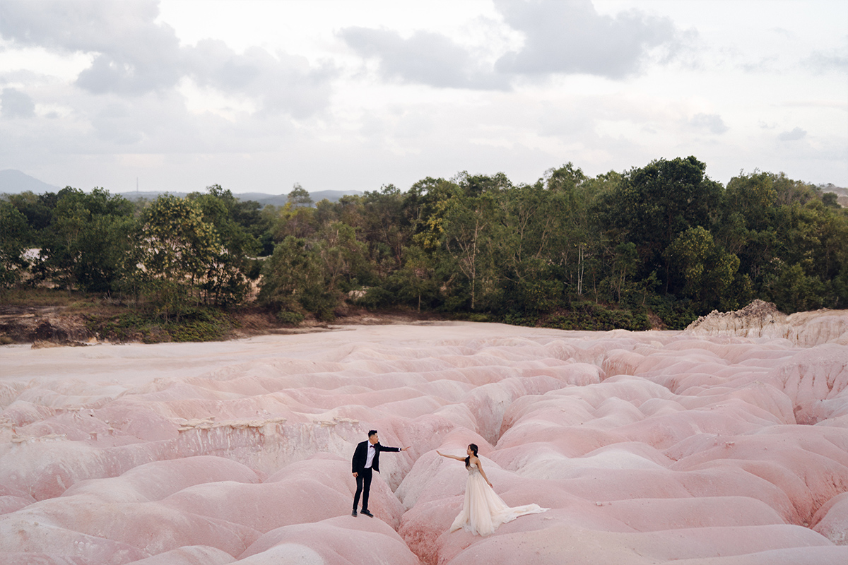 Bintan Pre-Wedding Photoshoot: Kellyn & Jiabao’s Fun Adventure at Blue Lake, Sand Dunes & ANMON Resort by HS on OneThreeOneFour 6