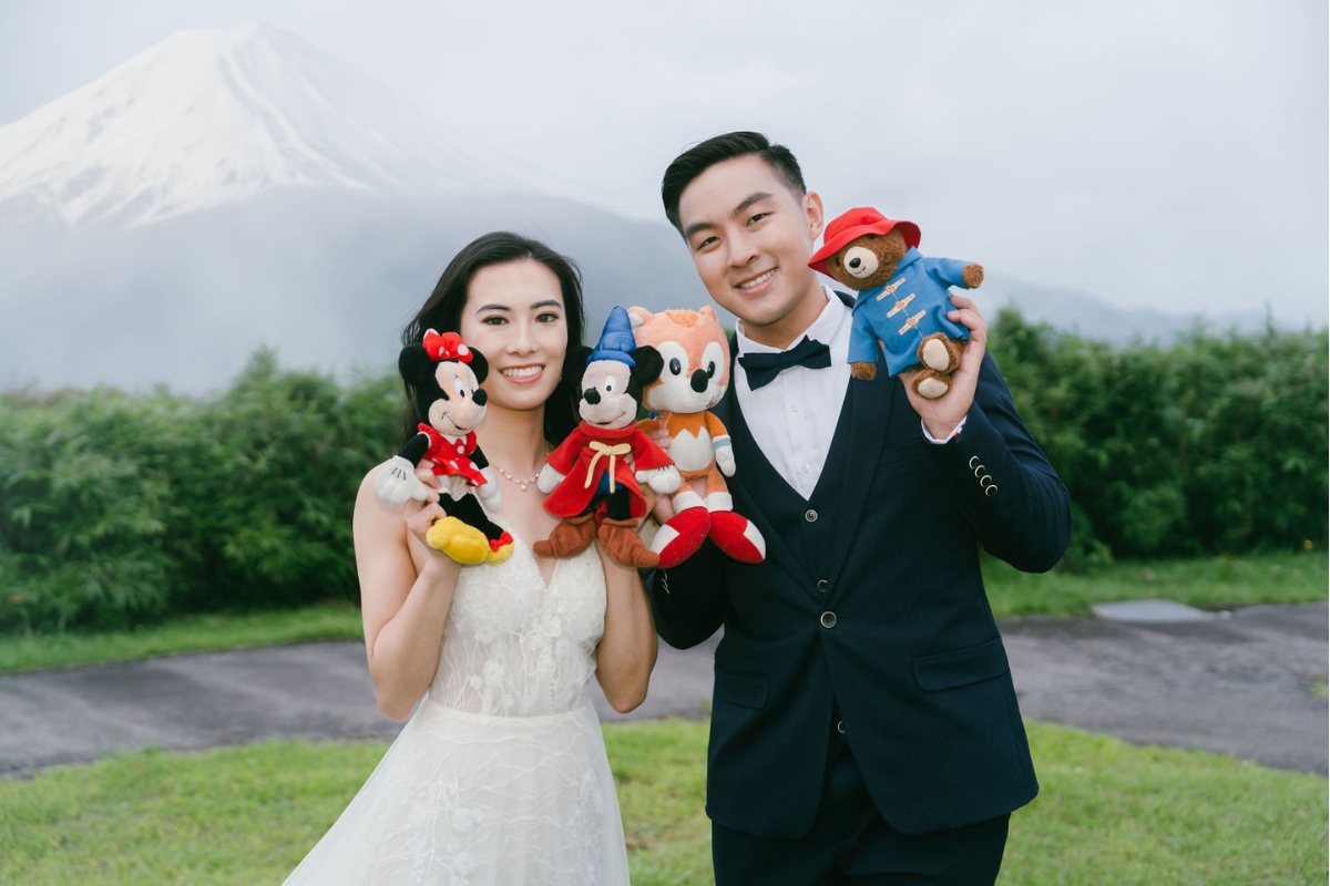 Tokyo Pre-Wedding Photoshoot with Nezu Shrine, Daikanzan Observation Deck, Lake Ashi, and Hakone Shrine by Dahe on OneThreeOneFour 14