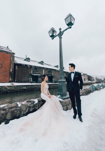 Hokkaido Outdoor Pre-Wedding Photoshoot At Otaru Canal And Nikka Whiskey Museum During Winter 