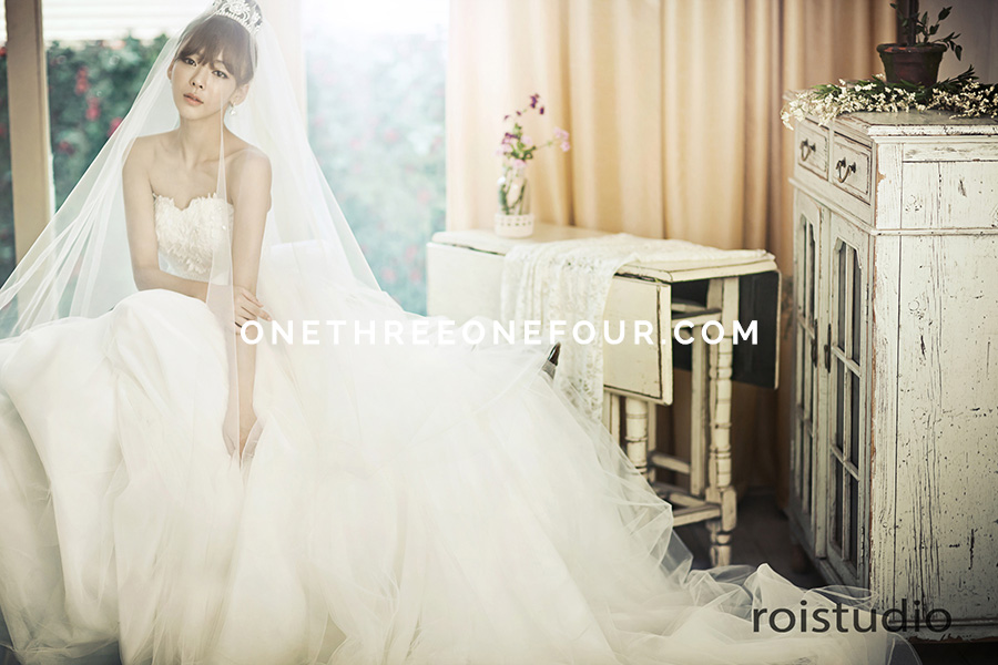 Korean Wedding Studio Photography: Vintage European Set by Roi Studio on OneThreeOneFour 19