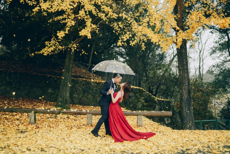 V&H: Kyoto Autumn Pre-wedding Photoshoot at Nara Park and Railway Tracks by Kinosaki on OneThreeOneFour 6