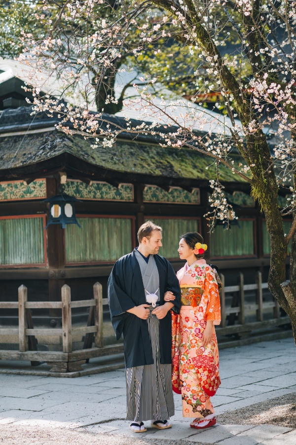 Kyoto Kimono Prewedding Photoshoot Higashiyama District Japan by Shu Hao on OneThreeOneFour 61