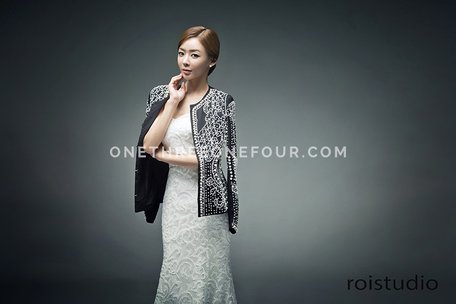 Korean Wedding Studio Photography: Modern Chic Set & Hanbok by Roi Studio on OneThreeOneFour 5