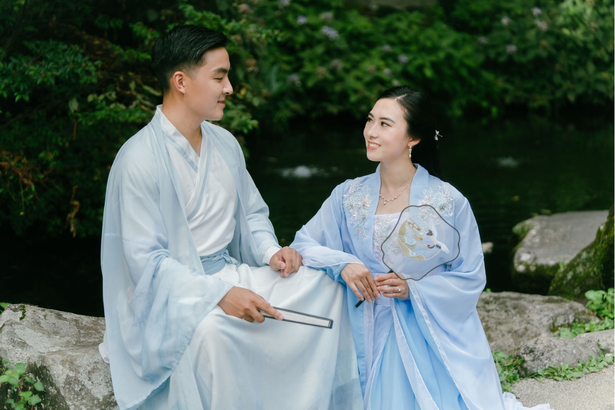 Tokyo Pre-Wedding Photoshoot with Nezu Shrine, Daikanzan Observation Deck, Lake Ashi, and Hakone Shrine by Dahe on OneThreeOneFour 9