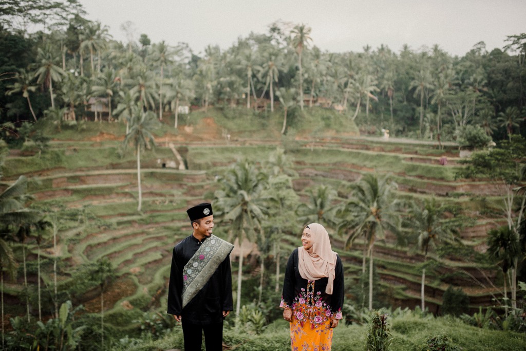 Bali Honeymoon Photography: Post-Wedding Photoshoot For Malay Couple At Tegallalang Rice Paddies  by Dex on OneThreeOneFour 4