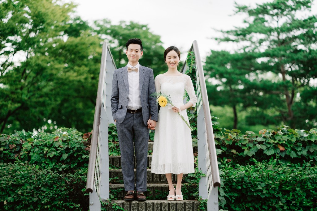 Korea Couple Pre-Wedding Photoshoot At Seonyundo Park, Seoul by Jungyeol on OneThreeOneFour 5